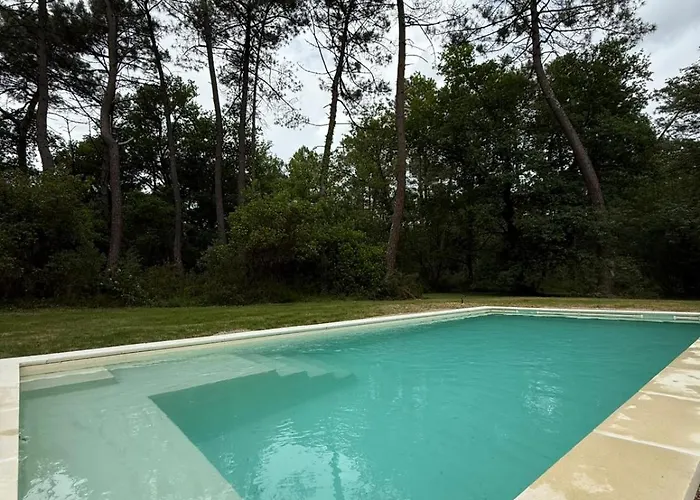 Le Peruguet - Maison Avec Piscine Et Bois Prive Margueron